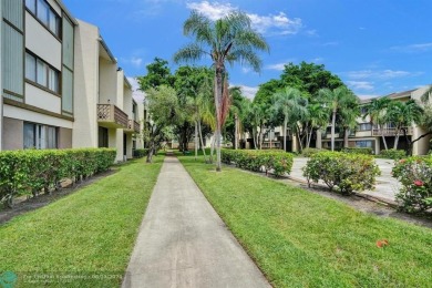 Spacious 2 bed, 2 bath condo with a private balcony and golf on Inverrary Country Club in Florida - for sale on GolfHomes.com, golf home, golf lot
