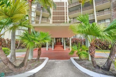 Spacious 2 bed, 2 bath condo with a private balcony and golf on Inverrary Country Club in Florida - for sale on GolfHomes.com, golf home, golf lot