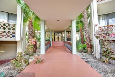 Spacious 2 bed, 2 bath condo with a private balcony and golf on Inverrary Country Club in Florida - for sale on GolfHomes.com, golf home, golf lot