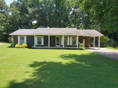 937 Homecrest Drive in Piggott, AR is a 3 BR, 2 BA, 1,742 SF on Sugar Creek Country Club in Arkansas - for sale on GolfHomes.com, golf home, golf lot