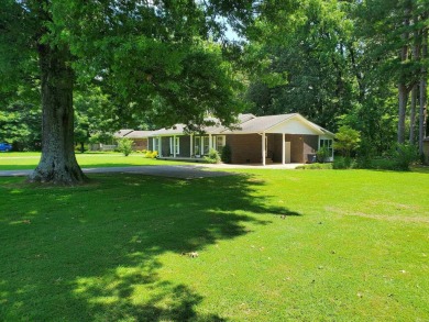 937 Homecrest Drive in Piggott, AR is a 3 BR, 2 BA, 1,742 SF on Sugar Creek Country Club in Arkansas - for sale on GolfHomes.com, golf home, golf lot