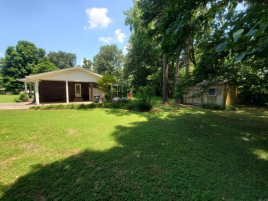 937 Homecrest Drive in Piggott, AR is a 3 BR, 2 BA, 1,742 SF on Sugar Creek Country Club in Arkansas - for sale on GolfHomes.com, golf home, golf lot
