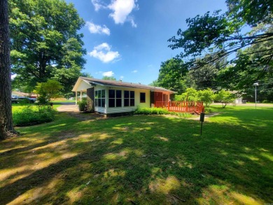937 Homecrest Drive in Piggott, AR is a 3 BR, 2 BA, 1,742 SF on Sugar Creek Country Club in Arkansas - for sale on GolfHomes.com, golf home, golf lot