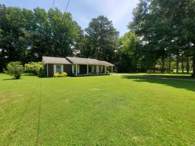 937 Homecrest Drive in Piggott, AR is a 3 BR, 2 BA, 1,742 SF on Sugar Creek Country Club in Arkansas - for sale on GolfHomes.com, golf home, golf lot