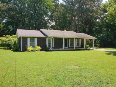 937 Homecrest Drive in Piggott, AR is a 3 BR, 2 BA, 1,742 SF on Sugar Creek Country Club in Arkansas - for sale on GolfHomes.com, golf home, golf lot