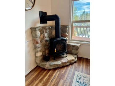 Golfers Getaway, easy access to McCalls best golf course, hop on on McCall Municipal Golf Course in Idaho - for sale on GolfHomes.com, golf home, golf lot