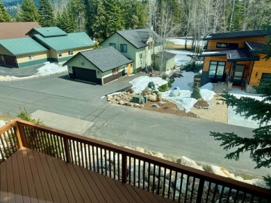 Golfers Getaway, easy access to McCalls best golf course, hop on on McCall Municipal Golf Course in Idaho - for sale on GolfHomes.com, golf home, golf lot
