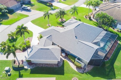This very well-maintained 3-bedroom, 2-bathroom home is situated on Royal Tee Country Club in Florida - for sale on GolfHomes.com, golf home, golf lot