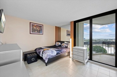 MOTIVATED SELLER! Welcome to the Lincoln Tower, this 3 bed, 2 on The President Country Club in Florida - for sale on GolfHomes.com, golf home, golf lot