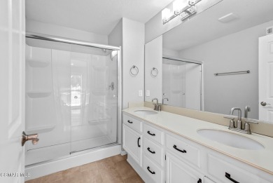 Highly desirable single story condo located in the beautiful on Camarillo Springs Golf Club in California - for sale on GolfHomes.com, golf home, golf lot