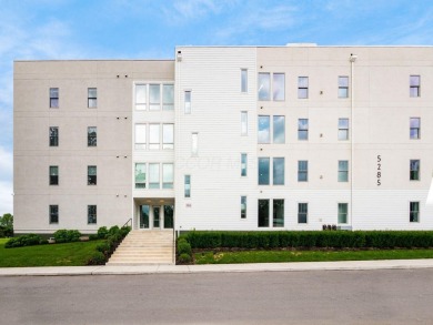 Immaculate and better than new, this 2nd-floor end-unit condo in on Little Turtle Golf Club in Ohio - for sale on GolfHomes.com, golf home, golf lot