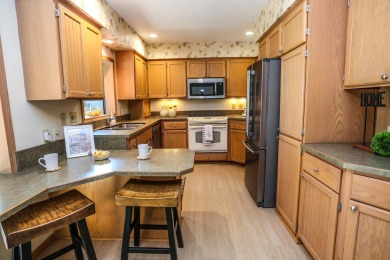 Beautiful Home on Aberdeen's North SideWelcome to this stunning on Lee Park Golf Course in South Dakota - for sale on GolfHomes.com, golf home, golf lot