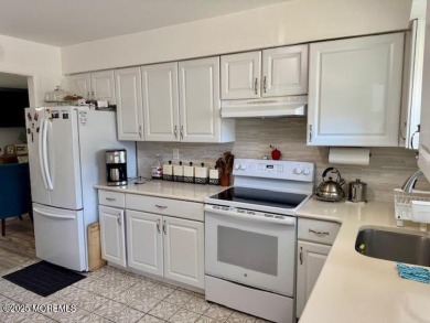 Welcome to this well-maintained Baronet model nestled in the on Greenbriar Woodlands in New Jersey - for sale on GolfHomes.com, golf home, golf lot