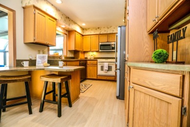 Beautiful Home on Aberdeen's North SideWelcome to this stunning on Lee Park Golf Course in South Dakota - for sale on GolfHomes.com, golf home, golf lot