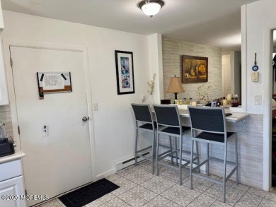 Welcome to this well-maintained Baronet model nestled in the on Greenbriar Woodlands in New Jersey - for sale on GolfHomes.com, golf home, golf lot