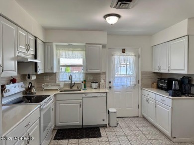 Welcome to this well-maintained Baronet model nestled in the on Greenbriar Woodlands in New Jersey - for sale on GolfHomes.com, golf home, golf lot