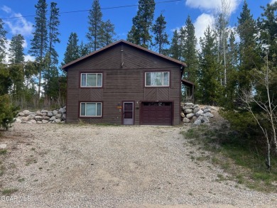 This 3bd/2ba Columbine Lake home on a 1/3 acre lot is situated on Grand Lake Golf Course in Colorado - for sale on GolfHomes.com, golf home, golf lot