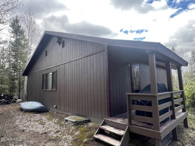 This 3bd/2ba Columbine Lake home on a 1/3 acre lot is situated on Grand Lake Golf Course in Colorado - for sale on GolfHomes.com, golf home, golf lot