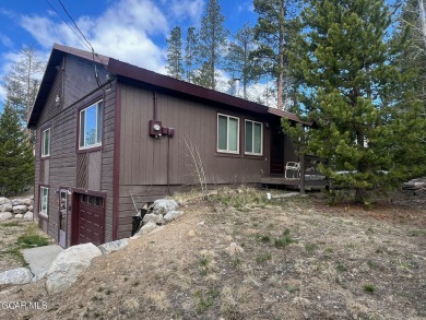 This 3bd/2ba Columbine Lake home on a 1/3 acre lot is situated on Grand Lake Golf Course in Colorado - for sale on GolfHomes.com, golf home, golf lot