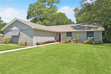 Move-in ready and full of thoughtful upgrades, this 3-bed on Pinewood Country Club in Louisiana - for sale on GolfHomes.com, golf home, golf lot