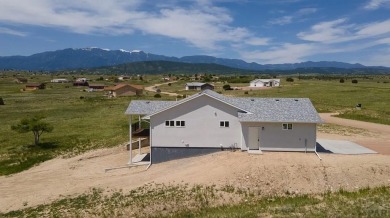 Fantastic open floor plan ranch home. Walkout basement partially on Hollydot Golf Course in Colorado - for sale on GolfHomes.com, golf home, golf lot