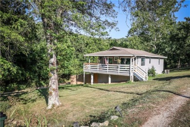 Welcome to this charming fully remodeled cottage style home on Holiday Island Executive Golf Course in Arkansas - for sale on GolfHomes.com, golf home, golf lot