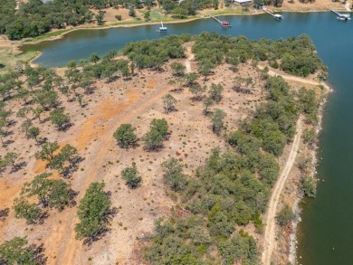 Tucked away in a cove, Lot 17 aka Oak Cove N. is quiet and on Twisted Oaks Golf Club in Texas - for sale on GolfHomes.com, golf home, golf lot