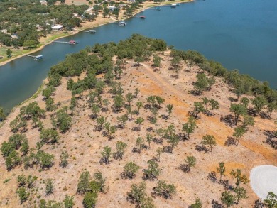 Tucked away in a cove, Lot 17 aka Oak Cove N. is quiet and on Twisted Oaks Golf Club in Texas - for sale on GolfHomes.com, golf home, golf lot