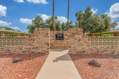WELCOME HOME to this beautiful end-unit home! Boasting  2BR & 1 on Sun City Lakes West and East in Arizona - for sale on GolfHomes.com, golf home, golf lot