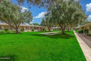 WELCOME HOME to this beautiful end-unit home! Boasting  2BR & 1 on Sun City Lakes West and East in Arizona - for sale on GolfHomes.com, golf home, golf lot