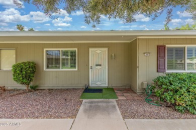 WELCOME HOME to this beautiful end-unit home! Boasting  2BR & 1 on Sun City Lakes West and East in Arizona - for sale on GolfHomes.com, golf home, golf lot