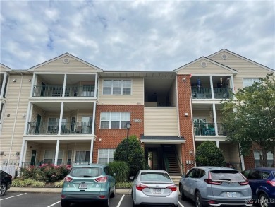 Highly desirable 1st floor condo handicap accessible!  Newer gas on The Tradition Golf Club At The Crossings in Virginia - for sale on GolfHomes.com, golf home, golf lot