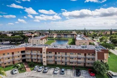 Excellent location, close to Sawgrass mills and shopping malls on Sunrise Lakes Phase III in Florida - for sale on GolfHomes.com, golf home, golf lot