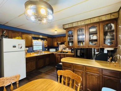 Welcome to your Lake Arrowhead getaway! This charming mobile on Sand Valley Golf Course in Wisconsin - for sale on GolfHomes.com, golf home, golf lot