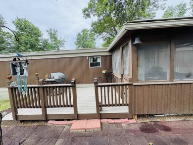 Welcome to your Lake Arrowhead getaway! This charming mobile on Sand Valley Golf Course in Wisconsin - for sale on GolfHomes.com, golf home, golf lot