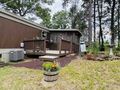 Welcome to your Lake Arrowhead getaway! This charming mobile on Sand Valley Golf Course in Wisconsin - for sale on GolfHomes.com, golf home, golf lot