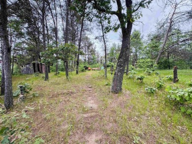 Welcome to your Lake Arrowhead getaway! This charming mobile on Sand Valley Golf Course in Wisconsin - for sale on GolfHomes.com, golf home, golf lot