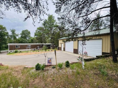 Welcome to your Lake Arrowhead getaway! This charming mobile on Sand Valley Golf Course in Wisconsin - for sale on GolfHomes.com, golf home, golf lot
