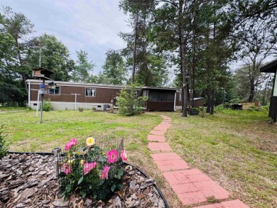 Welcome to your Lake Arrowhead getaway! This charming mobile on Sand Valley Golf Course in Wisconsin - for sale on GolfHomes.com, golf home, golf lot