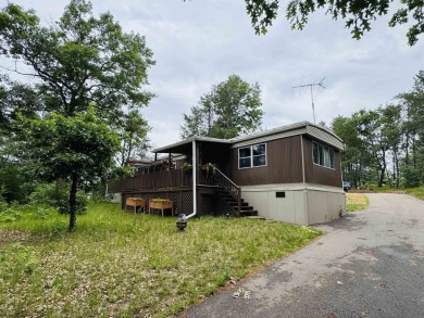 Welcome to your Lake Arrowhead getaway! This charming mobile on Sand Valley Golf Course in Wisconsin - for sale on GolfHomes.com, golf home, golf lot