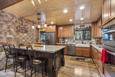 Charming single-level cabin in Pinetop Country Club, offering 1 on Pinetop Lakes Country Club in Arizona - for sale on GolfHomes.com, golf home, golf lot