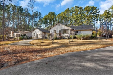 Charming Keowee Key Ranch Home on a Level corner lot with Lake on Keowee Key Golf and Country Club in South Carolina - for sale on GolfHomes.com, golf home, golf lot