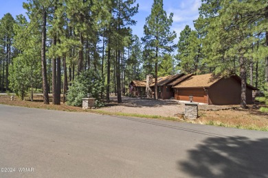 Charming single-level cabin in Pinetop Country Club, offering 1 on Pinetop Lakes Country Club in Arizona - for sale on GolfHomes.com, golf home, golf lot