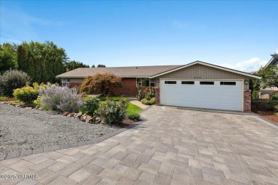 MILLION DOLLAR VIEWS of Mt. Rainier, Mt. Adams and downtown on The Yakima Country Club in Washington - for sale on GolfHomes.com, golf home, golf lot