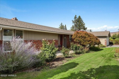 MILLION DOLLAR VIEWS of Mt. Rainier, Mt. Adams and downtown on The Yakima Country Club in Washington - for sale on GolfHomes.com, golf home, golf lot