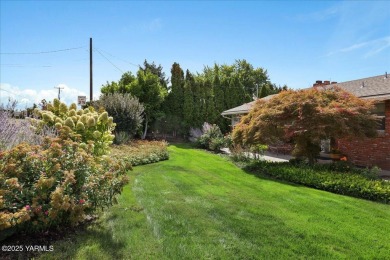 MILLION DOLLAR VIEWS of Mt. Rainier, Mt. Adams and downtown on The Yakima Country Club in Washington - for sale on GolfHomes.com, golf home, golf lot