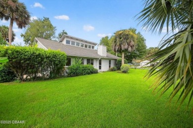 NEW CARPET and Beautiful Natural Lighting throughout! Come see on The Club At Pelican Bay - North Course in Florida - for sale on GolfHomes.com, golf home, golf lot
