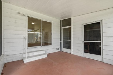 SELLER MOTIVATED. SELLER WILL REPLACE ROOF WITH REASONABLE OFFER on Zellwood Station Country Club in Florida - for sale on GolfHomes.com, golf home, golf lot