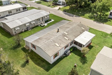 SELLER MOTIVATED. SELLER WILL REPLACE ROOF WITH REASONABLE OFFER on Zellwood Station Country Club in Florida - for sale on GolfHomes.com, golf home, golf lot