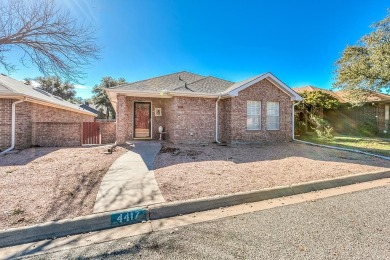 Well-Maintained Twin Oaks Patio Home Welcome to this charming on Bentwood Country Club in Texas - for sale on GolfHomes.com, golf home, golf lot